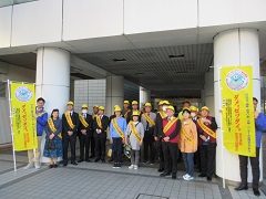 写真：街頭啓発活動　参加者