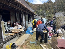 写真：空き家片付け大作戦の様子