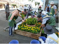写真:西山花クラブの活動の様子
