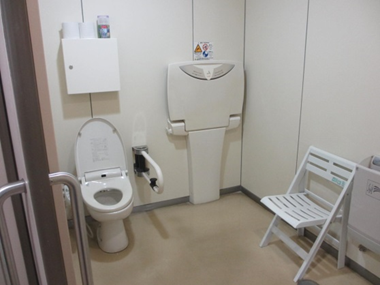 プレイハウス　2階トイレ内部01