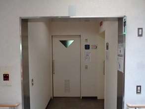 男子トイレ側出入口