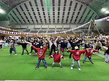 第6回「WE LOVE とよたフェスタ」ダンスする参加者