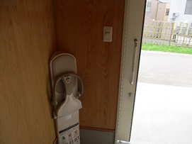 民芸の森　駐車場口の多目的トイレのベビーキープ