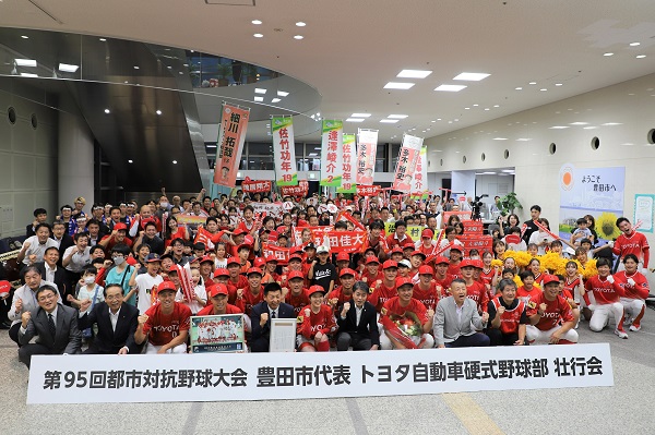 写真：壮行会参加者全員での集合写真