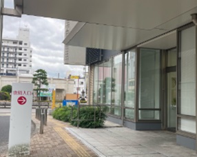 東庁舎「夜間入口」