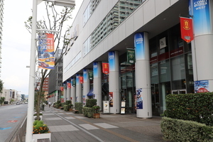 駅前の装飾の様子