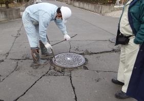 東日本大震災災害支援（短期）　マンホールの被害状況調査