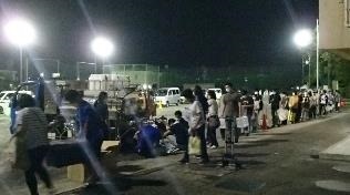 静岡県静岡市給水派遣　給水に並ぶ人たち