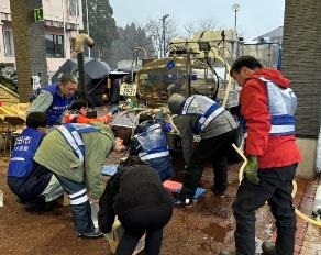 能登半島地震への災害派遣 給水する様子
