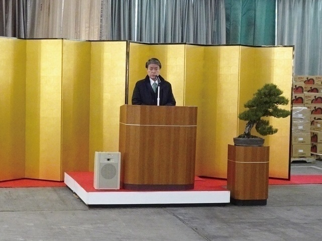 市公設地方卸売市場の初市式の様子