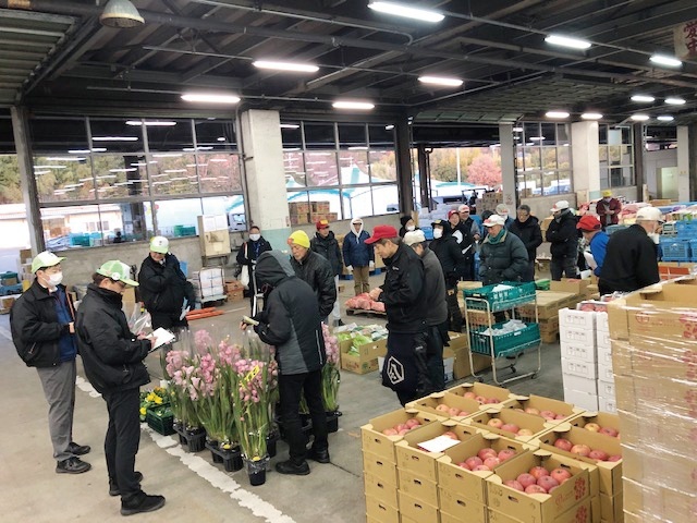 市公設地方卸売市場の初市式の様子