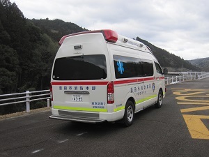 高規格救急自動車　全景