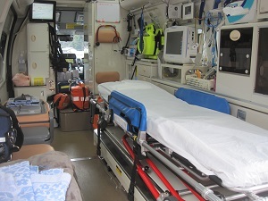 高規格救急自動車　防振架台