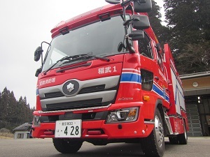 水槽付き消防ポンプ自動車　前面