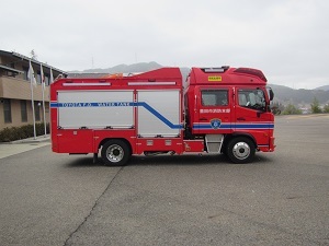 水槽付き消防ポンプ自動車　全景