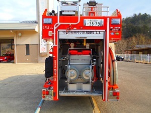 消防ポンプ車　ポンプ