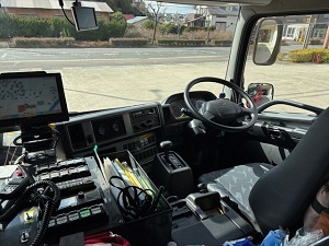 化学消防ポンプ自動車　運転席