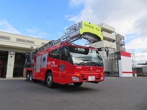 30m級はしご自動車　前面