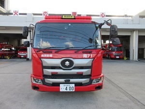 大型水槽車　前