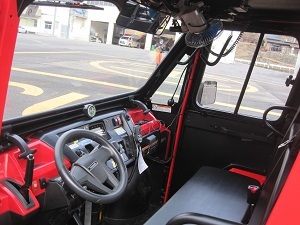 小型救助車　運転席