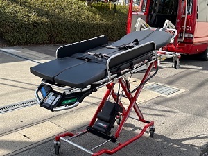 支援車　電動ストレッチャー